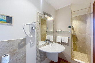  immeuble bagnols-en-foret 83600