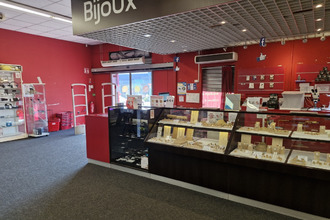  localcommercial angouleme 16000