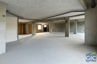  localcommercial carpiquet 14650