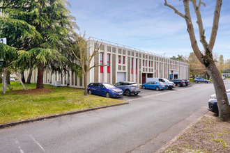  localcommercial eragny 95610