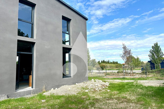  localcommercial eygalieres 13810