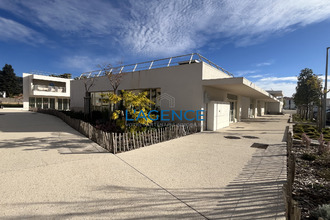  localcommercial hyeres 83400