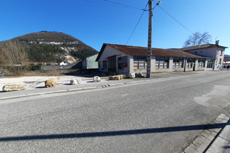  localcommercial mtreal-la-cluse 01460