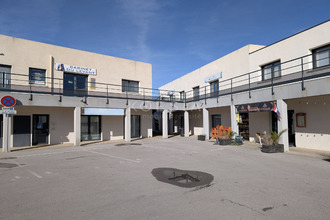  localcommercial nimes 30000