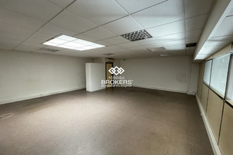  localcommercial pertuis 84120