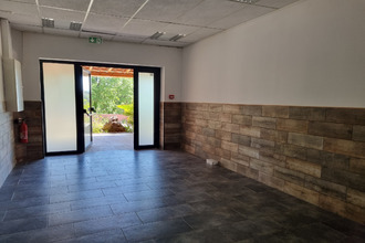  localcommercial pierrevert 04860