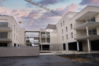  localcommercial pusignan 69330