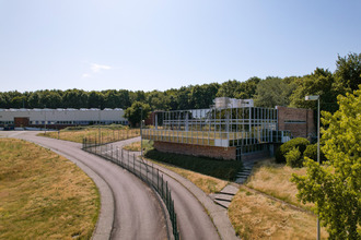  localcommercial val-de-reuil 27100