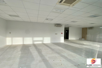  localcommercial val-de-reuil 27100