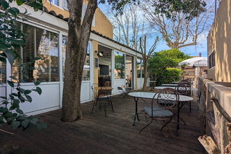  localcommercial villecroze 83690