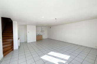 Ma-Cabane - Location Appartement Lézigneux, 102 m²