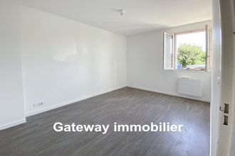 Ma-Cabane - Location Appartement Pérignat-lès-Sarliève, 63 m²