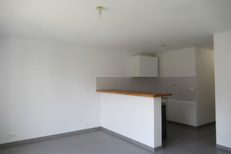 Ma-Cabane - Location Appartement Saint-Seurin-de-Cursac, 28 m²