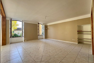 location appartement senas 13560