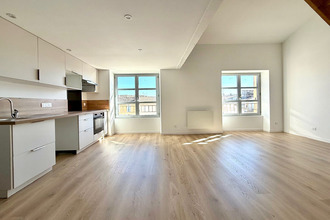 location appartement senas 13560