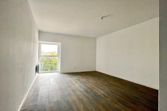 location appartement senas 13560