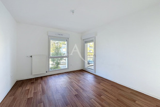 location appartement trelaze 49800