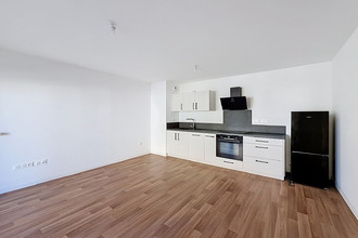 location appartement trelaze 49800