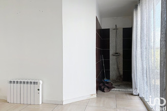 location boutique lesigny 77150