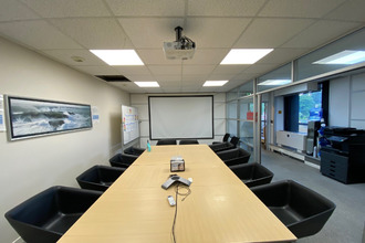 Ma-Cabane - Location Divers Saint-Cloud, 335 m²