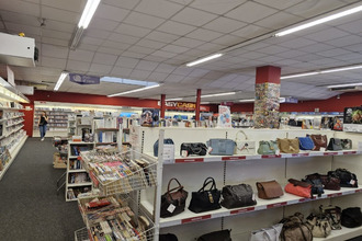 Location Local commercial 16000, Angoulême France