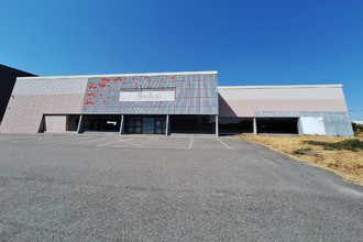 Ma-Cabane - Location Local commercial Beaucouzé, 1273 m²