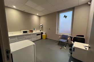 Ma-Cabane - Location Local commercial ISSOIRE, 62 m²