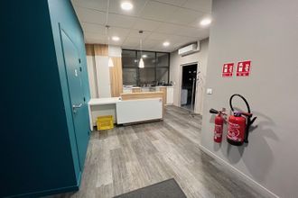 Ma-Cabane - Location Local commercial ISSOIRE, 62 m²