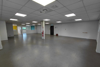 Ma-Cabane - Location Local commercial LESCAR, 135 m²