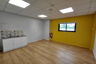 Ma-Cabane - Location Local commercial LESCAR, 135 m²