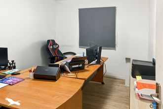 Ma-Cabane - Location Local commercial MARSEILLE 11, 320 m²