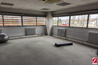 Ma-Cabane - Location Local commercial Plaisir, 668 m²