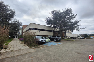 Ma-Cabane - Location Local commercial Plaisir, 668 m²