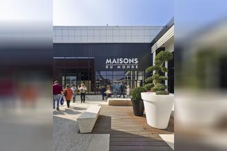 Ma-Cabane - Location Local commercial Saint-Maximin, 1494 m²