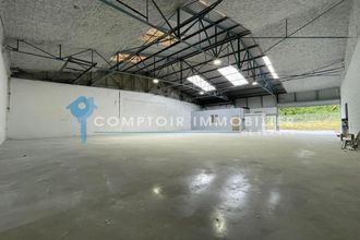 Ma-Cabane - Location Local commercial Saint-Vincent-de-Mercuze, 300 m²