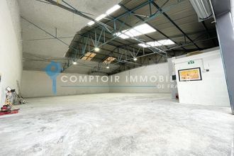 Ma-Cabane - Location Local commercial Saint-Vincent-de-Mercuze, 300 m²