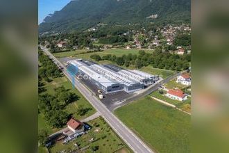 Ma-Cabane - Location Local commercial Saint-Vincent-de-Mercuze, 300 m²