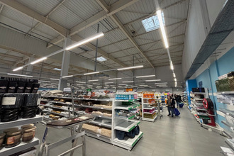 Ma-Cabane - Location Local commercial Sainte-Geneviève-des-Bois, 2046 m²