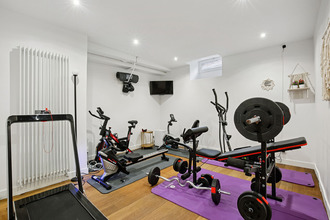 Ma-Cabane - Location Local commercial SURESNES, 290 m²