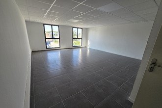 Ma-Cabane - Location Local commercial Venelles, 102 m²