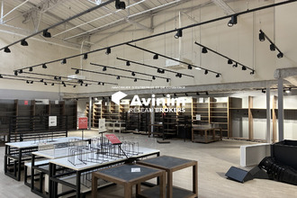 location localcommercial cabries 13480