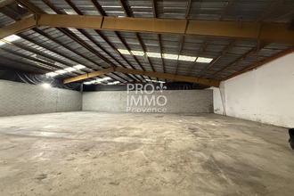 location localcommercial cheval-blanc 84460