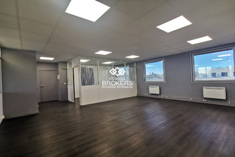 location localcommercial la-verriere 78320