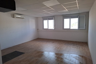 location localcommercial le-rove 13740