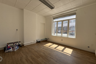 location localcommercial lens 62300