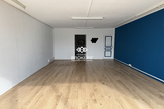 location localcommercial les-angles 30133