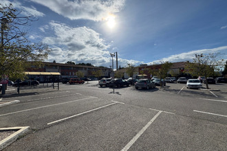 location localcommercial meyreuil 13590