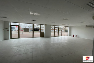 location localcommercial val-de-reuil 27100