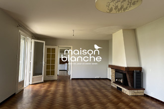 location maison airvault 79600
