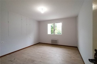 location maison grillon 84600